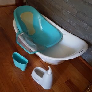 Safety 1st bathtub with accessories